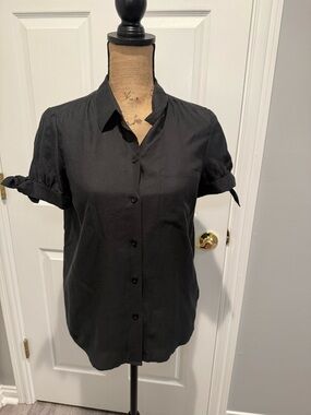 kate spade New York Black Short-Sleeve Tie Cuff Button-Down Shirt.